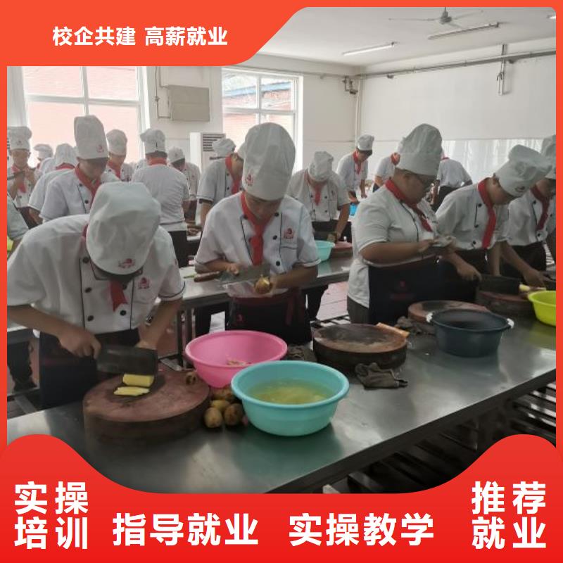 【烹饪培训学校哪个学校能学开挖掘机铲车叉车推荐就业】课程多样