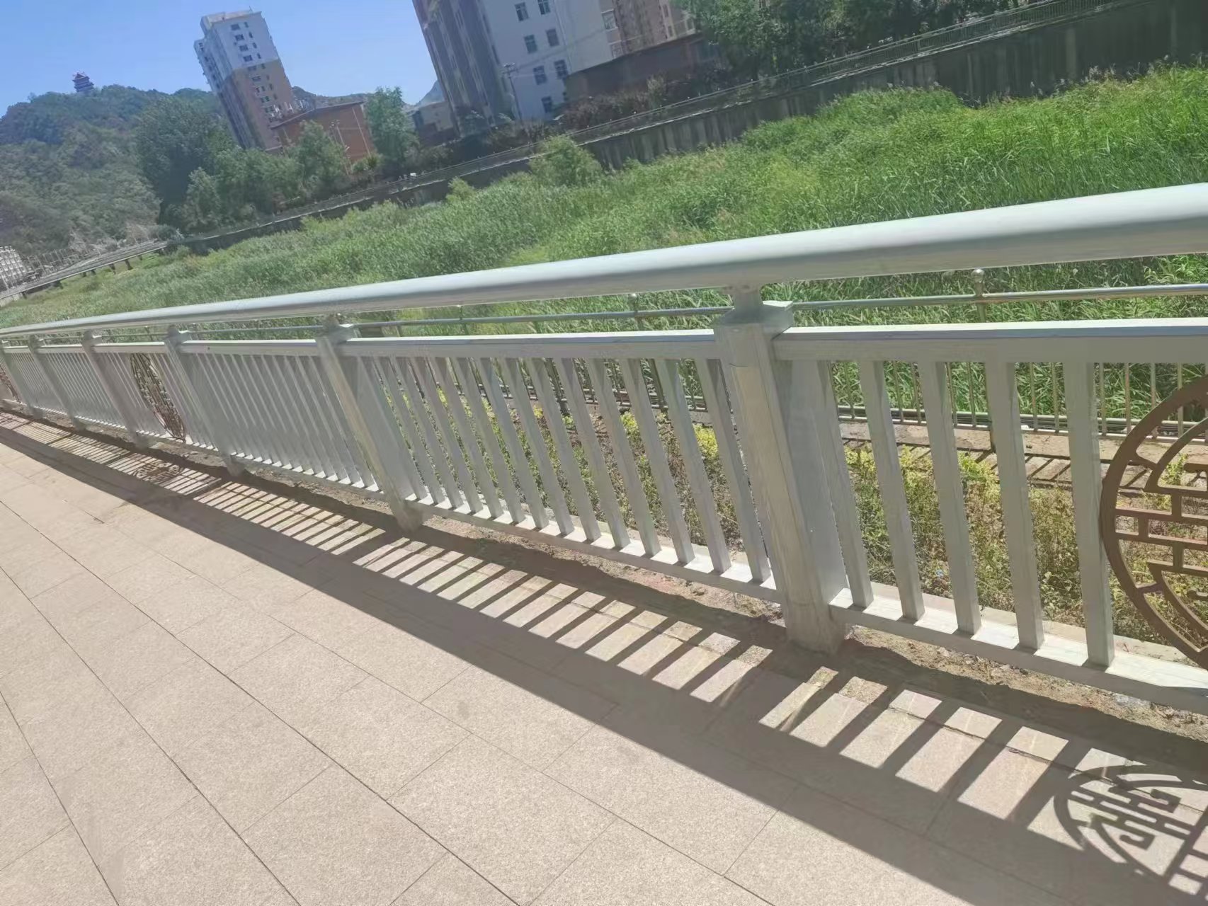 桥梁护栏厂家-质量可靠