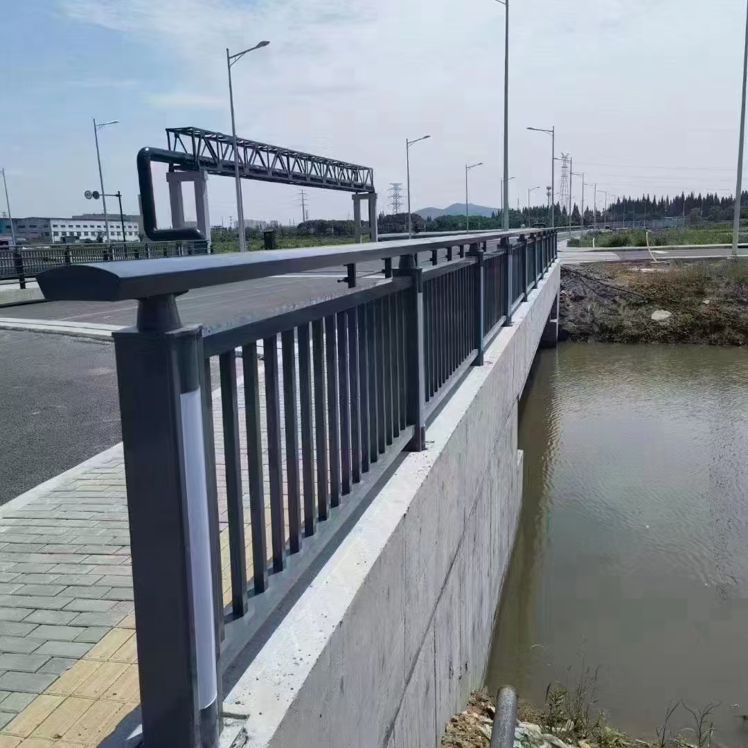 现货供应桥梁防撞护栏_生产厂家