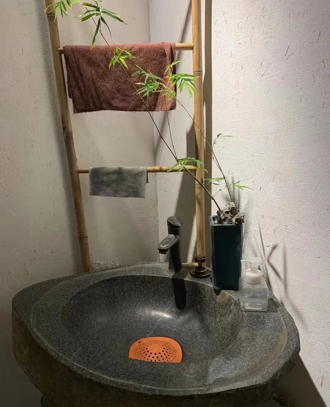 仿夯土稻草漆，艺术涂料厂家，农家小院改造，仿夯土稻草泥全包施工