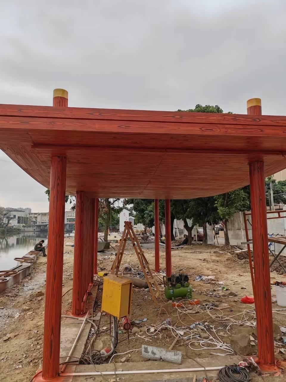 海南白县钢结构仿木纹漆，金属面木纹漆，镀锌管木纹漆全包施工价格