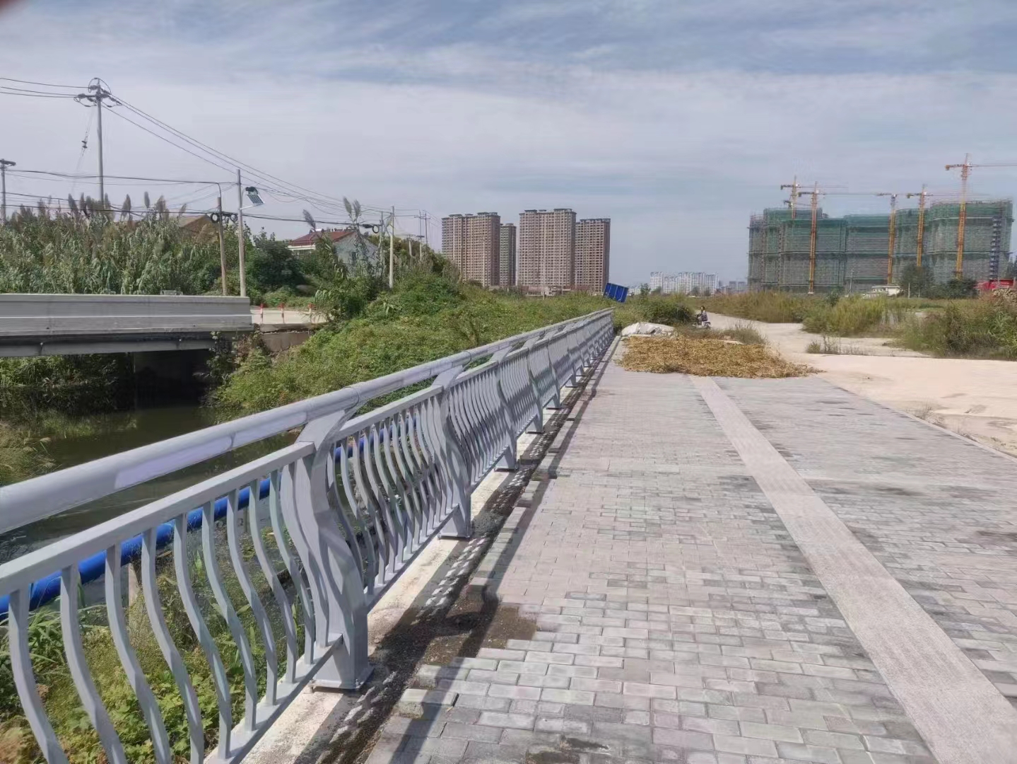(鑫鲁源)桥梁不锈钢复合管护栏多少钱一米广东中山黄圃镇厂家