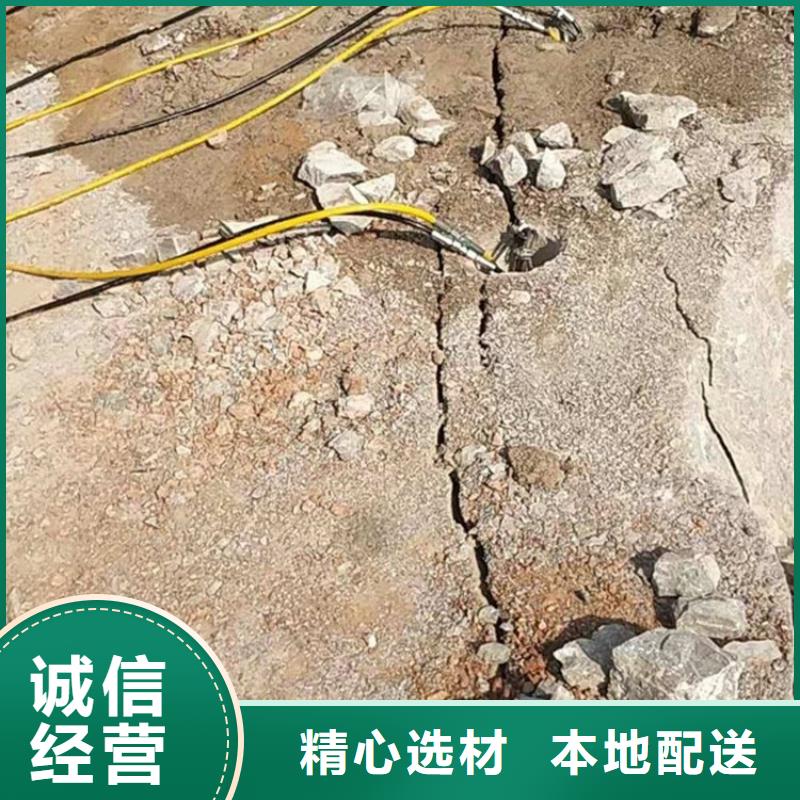 资讯：修路碰到硬石头炮锤打不动机劈裂机当地供应商